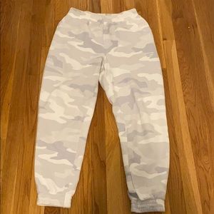 camo victoria secret/pink sweatpants